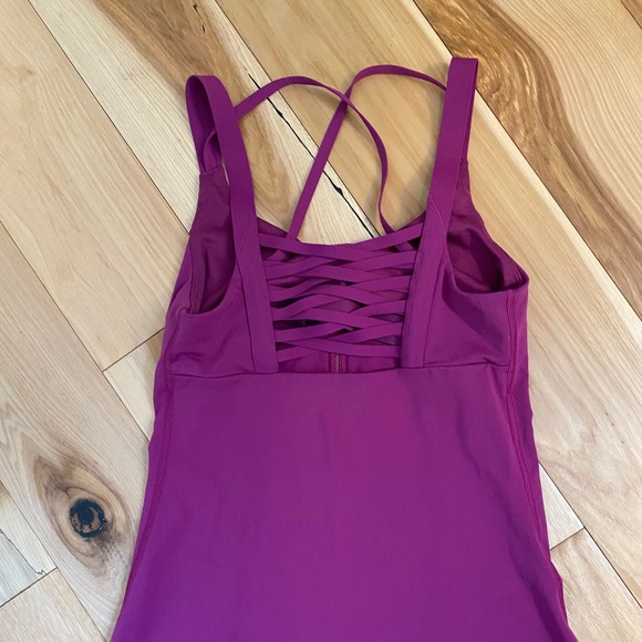 Lulu Lemon stappy detailed tank top - Picture 4 of 7